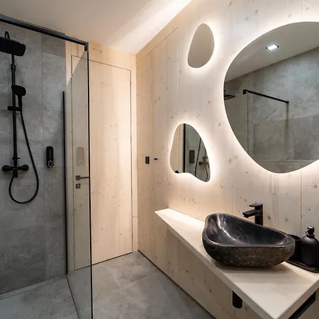 Pine - Sauna & Jacuzzi * Смижаны