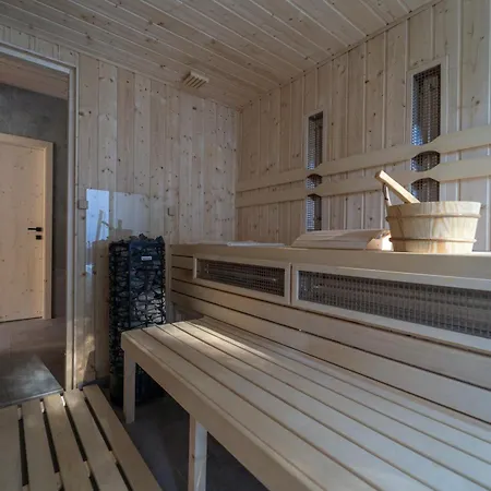 Pine - Sauna & Jacuzzi Шале *