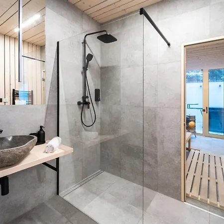 Pine - Sauna & Jacuzzi *